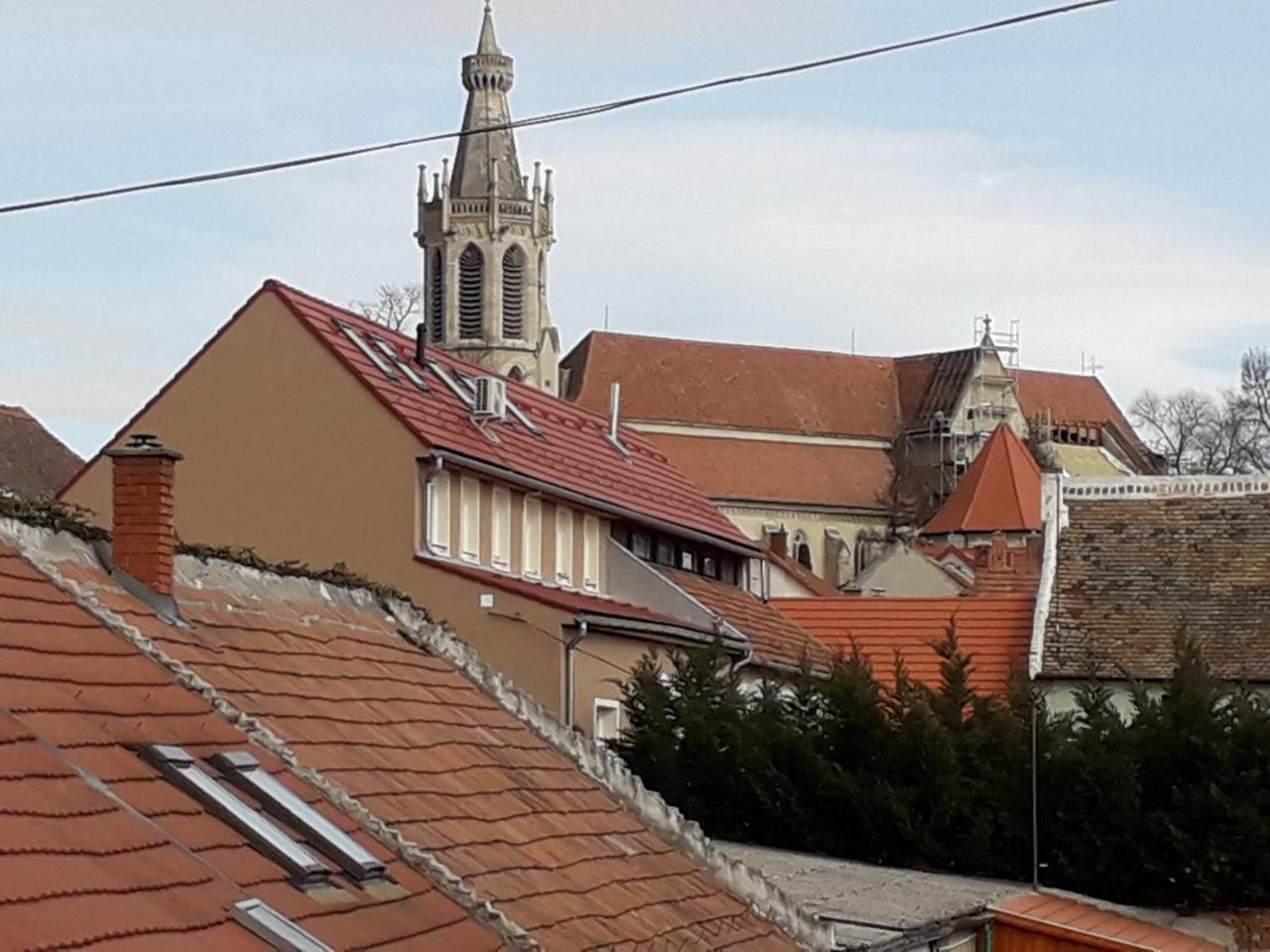 Hello Apartmanhaz Sopron Luaran gambar